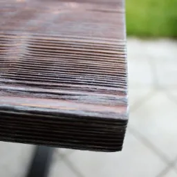 Stolik jest wykonany z drewna litego, postarzany, różne rozmiary, w zależności od potrzeb.