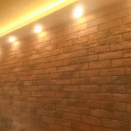 Remont pokoju imitacja cegły z podwójnym oświetleniem w zabudowie G-k CZ2.