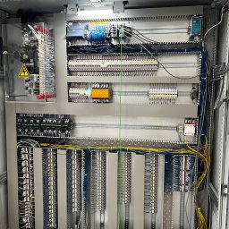 📏 Profesjonalne pomiary instalacji elektrycznej – mieszkania, domy, hale przemysłowe ⚡
🔹 Wykonuję kompleksowe pomiary elektryczne odbiorcze i okresowe zgodnie z obowiązującymi normami
