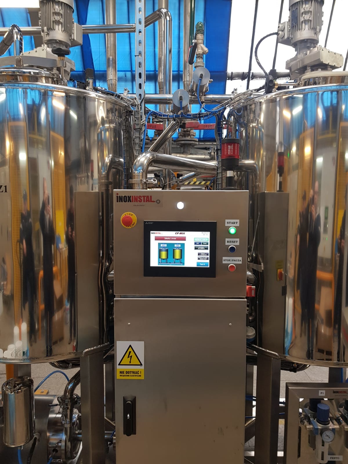 urządzenie mieszające z systemem mycia