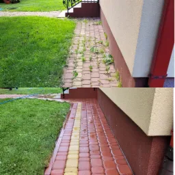 Porównanie kostki brukowej przed i po czyszczeniu: zarośnięta chwastami kontra świeżo umyta, z widoczną różnicą koloru i brakiem roślinności, z fragmentem elewacji budynku w tle.