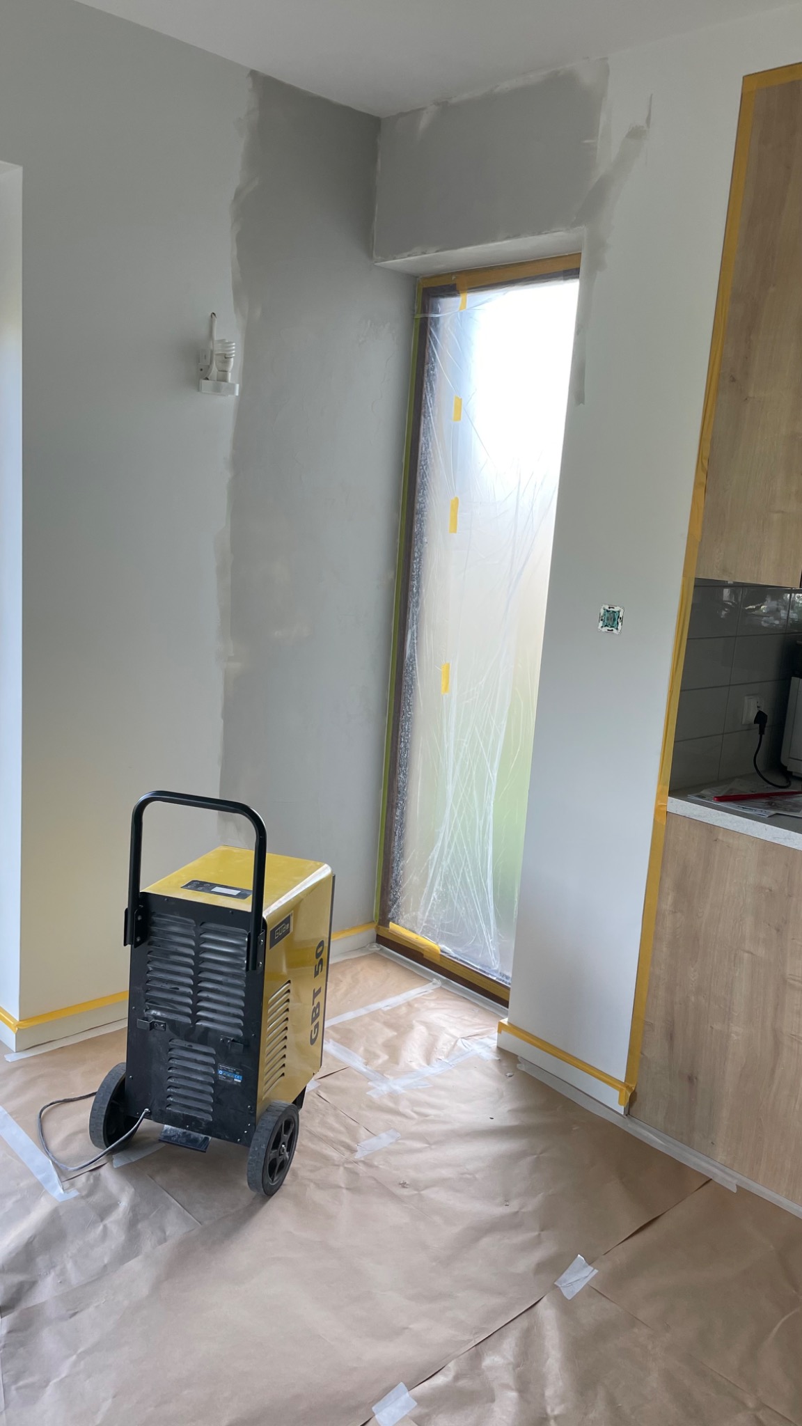 Naprawa po zalaniach.