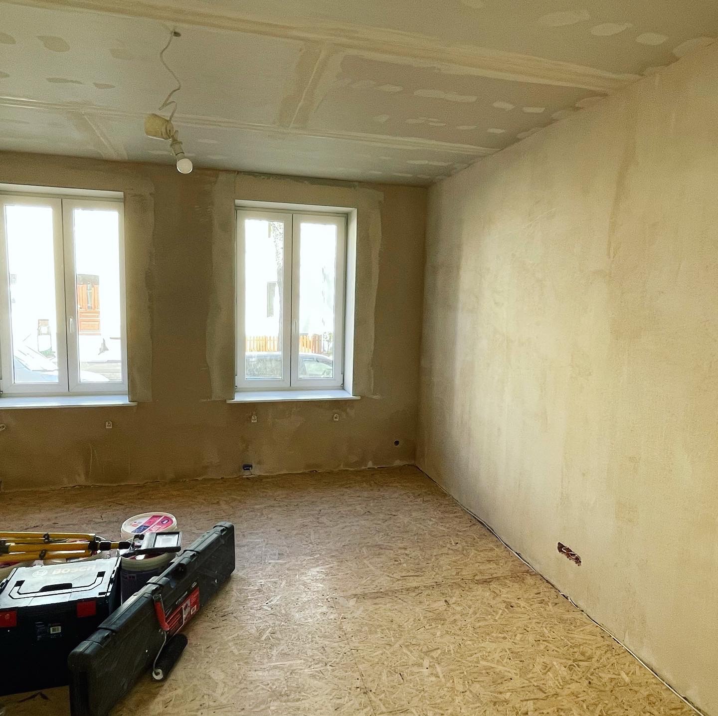 Szpachlowanie natryskowe. Przygotowanie pod szpachlowanie, Szlifowanie bezpyłowe.