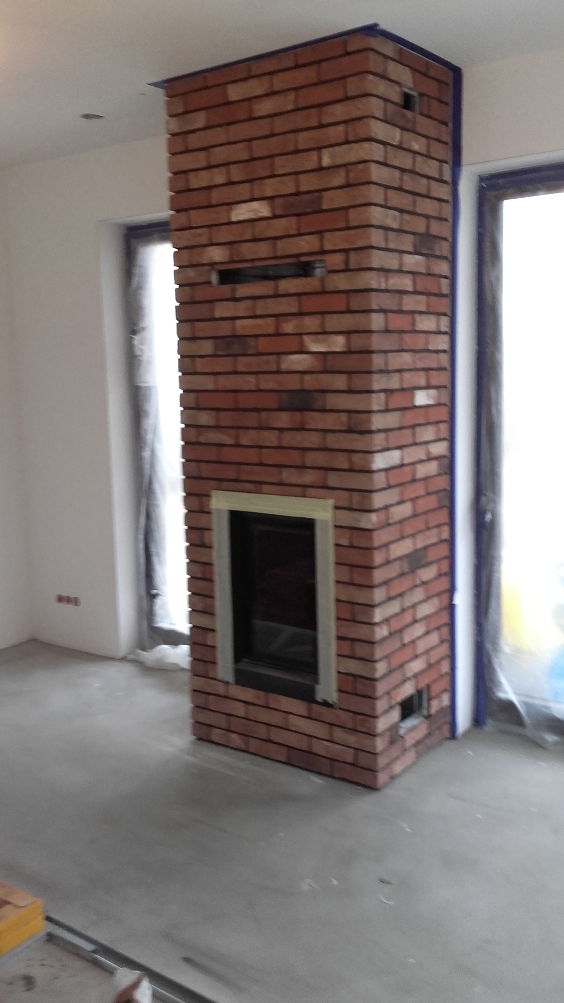 Obłożenie kominka klinkierem.