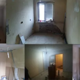 Zestawienie zdjęć z różnych etapów remontu mieszkania: od surowych ścian po przygotowanie do wykończenia, widoczne instalacje elektryczne, profile na suficie, fragmenty odsłoniętej cegły, drabiny...