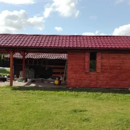 Altana z wiatą na samochód