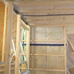 Adaptacja poddaszy izolowane kręcenie płyt gipsowych szpachlowanie malowanie na gotowo