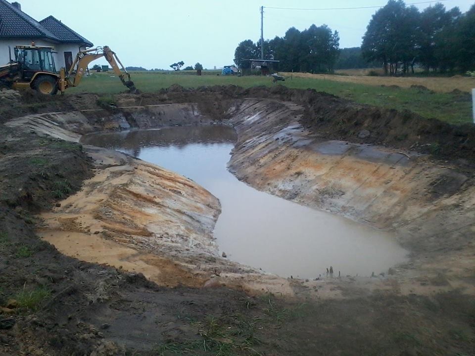 Kopiemy również stawy i oczka wodne.
