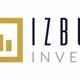 Logo firmy budowlanej IZBUD INVEST z grafiką słupkową w złotym kwadracie i ciemnoniebieskim napisem IZBUD oraz szarym napisem INVEST.