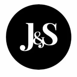 Czarno-białe logo firmy z inicjałami 'J&S' w eleganckiej czcionce, umieszczone w okręgu.