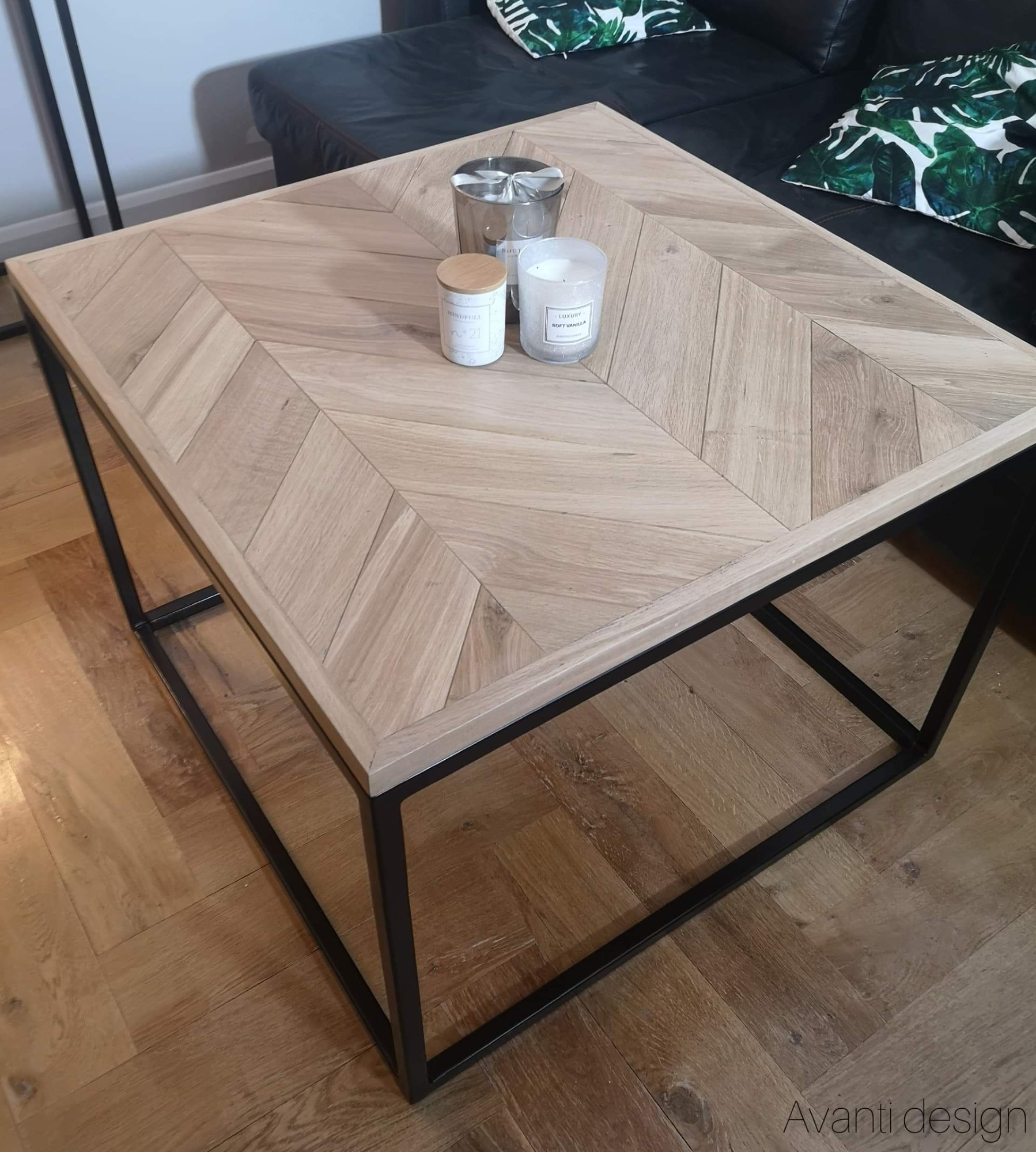 Stolik kawowy, blat jodełka. Francuska naturalny