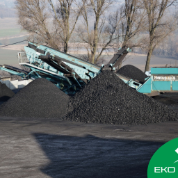 Starannie wyselekcjonowane gatunki węgla z polskich kopalń poddajemy obróbce, aby klient otrzymał węgiel bez zawartości podziarna oraz nadziarna. 
