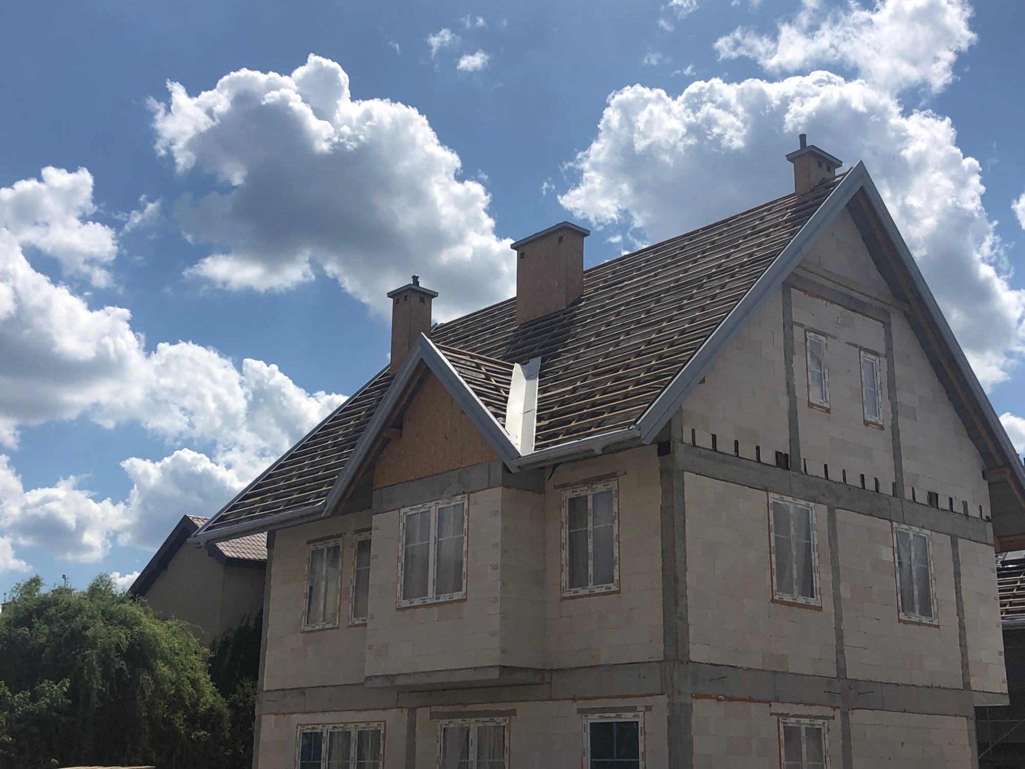 Kompleksowa budowa dachu.