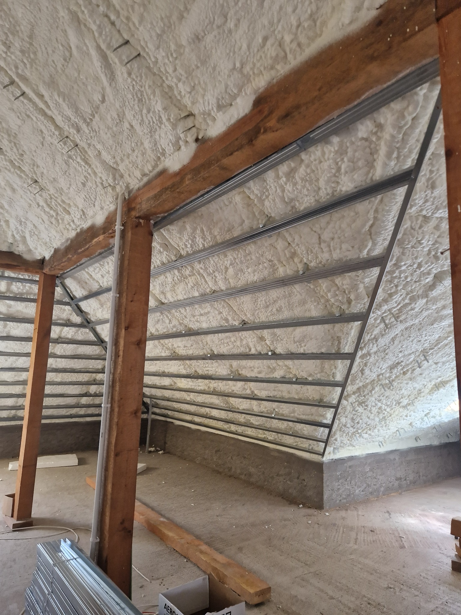 Poddasze kopertowe 300m2 sufitu i 200m2 ściany