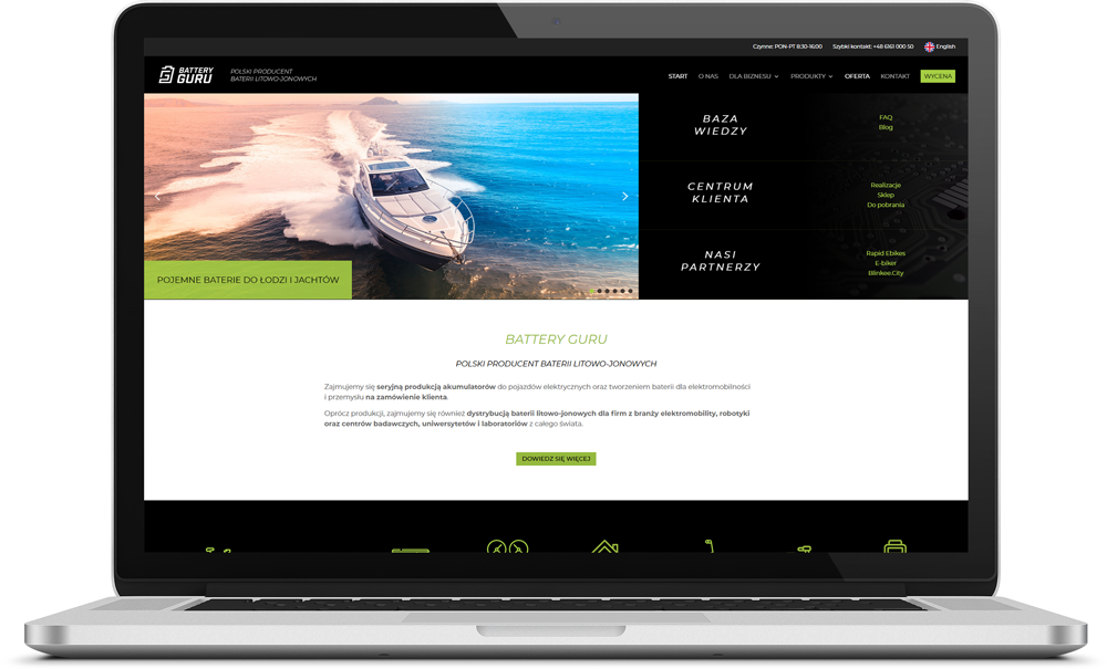 Laptop wyświetlający stronę internetową BatteryGuru.eu, prezentującą baterie litowo-jonowe do łodzi i jachtów, z dynamicznym zdjęciem łodzi motorowej na wodzie w tle.