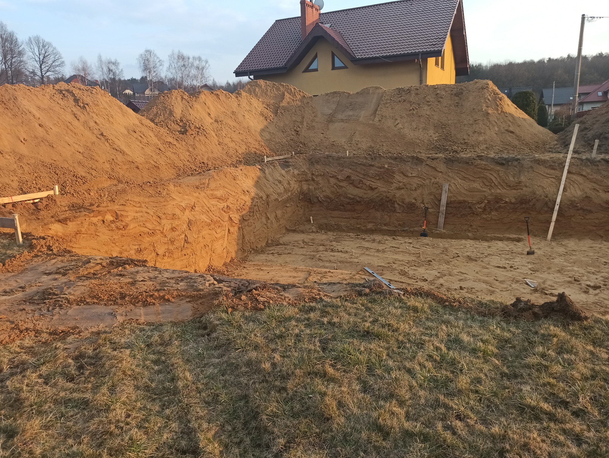 Wykop pod dom podpiwniczony.