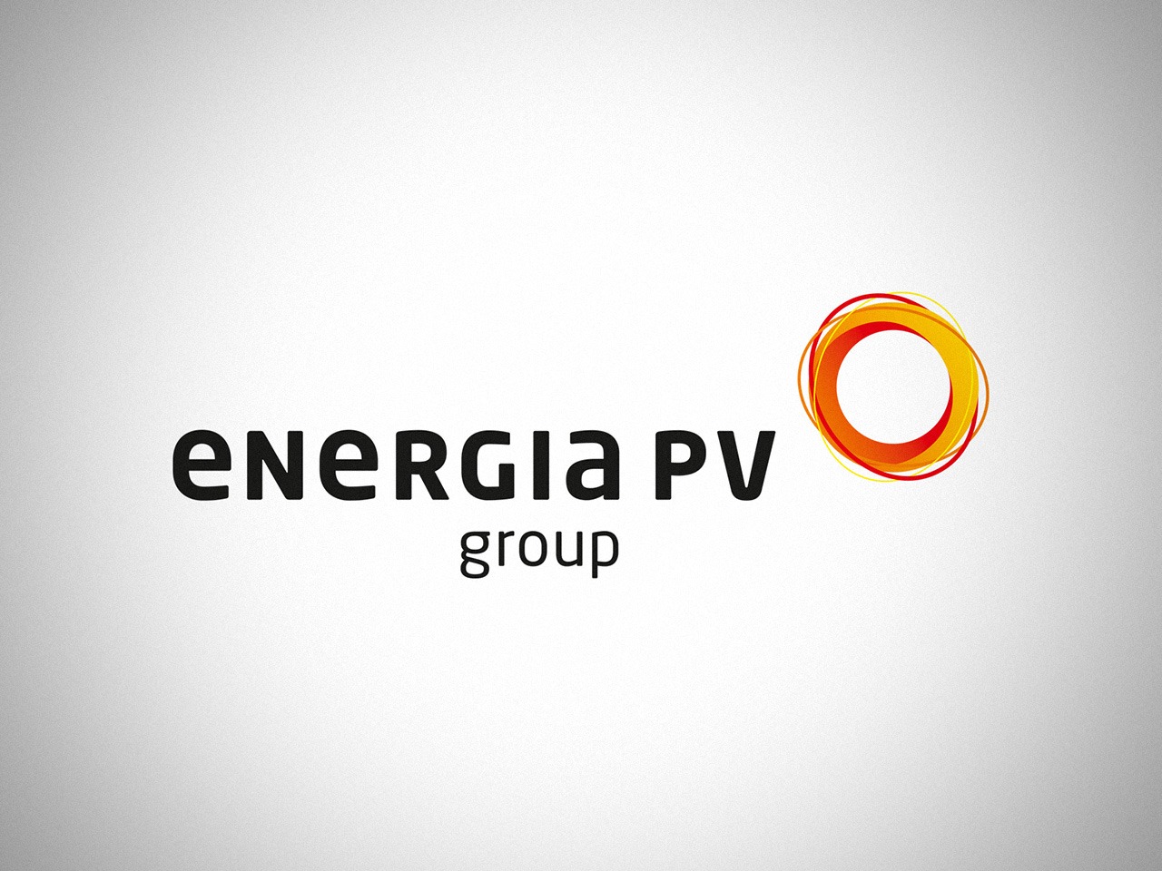 Logo firmy Energia PV Group z okrągłym symbolem słonecznym w kolorach czerwieni, pomarańczy i żółci.
