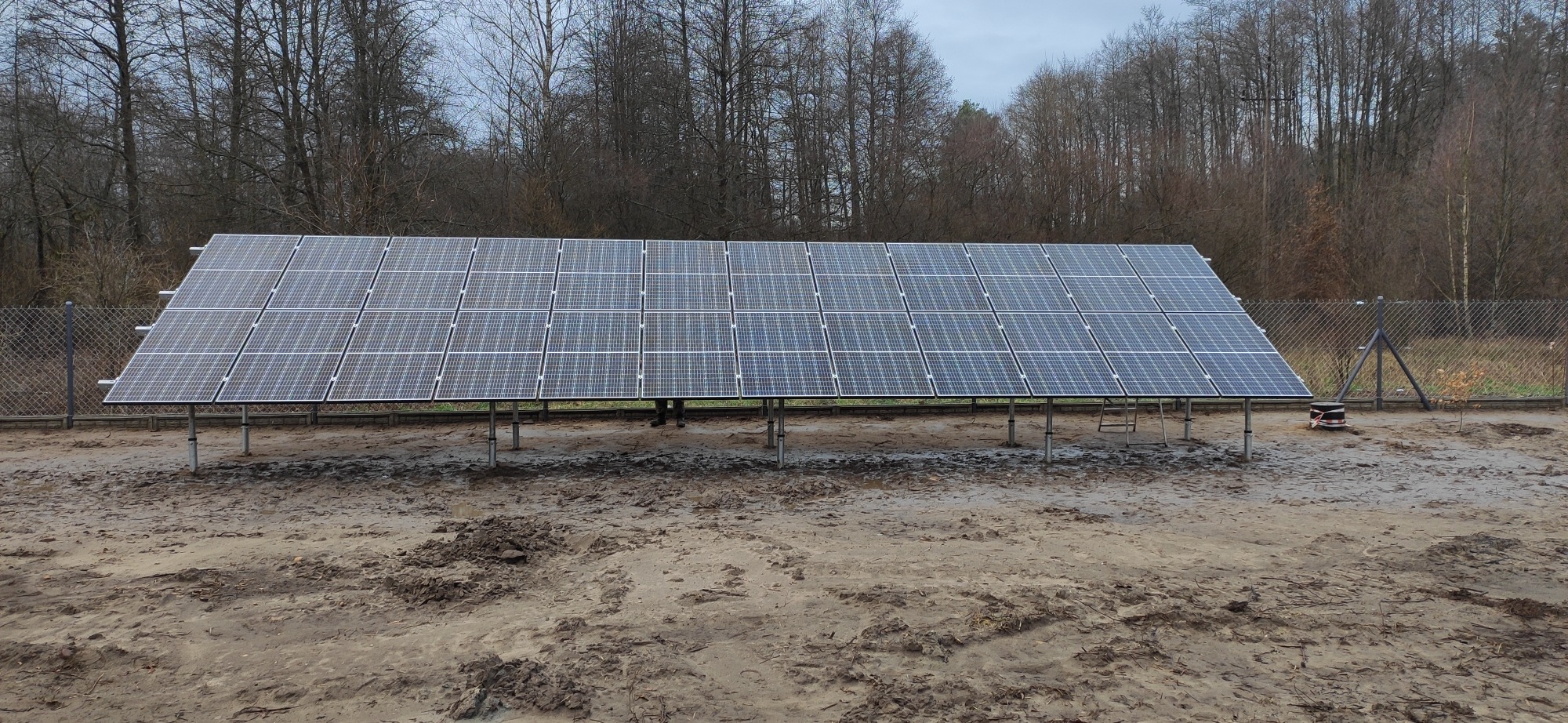 Instalacja fotowoltaiczna konstrukcja ziemna