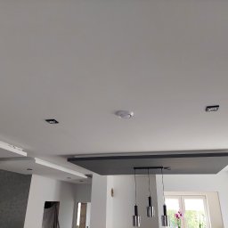 Sufit w salonie, aranżacja własna