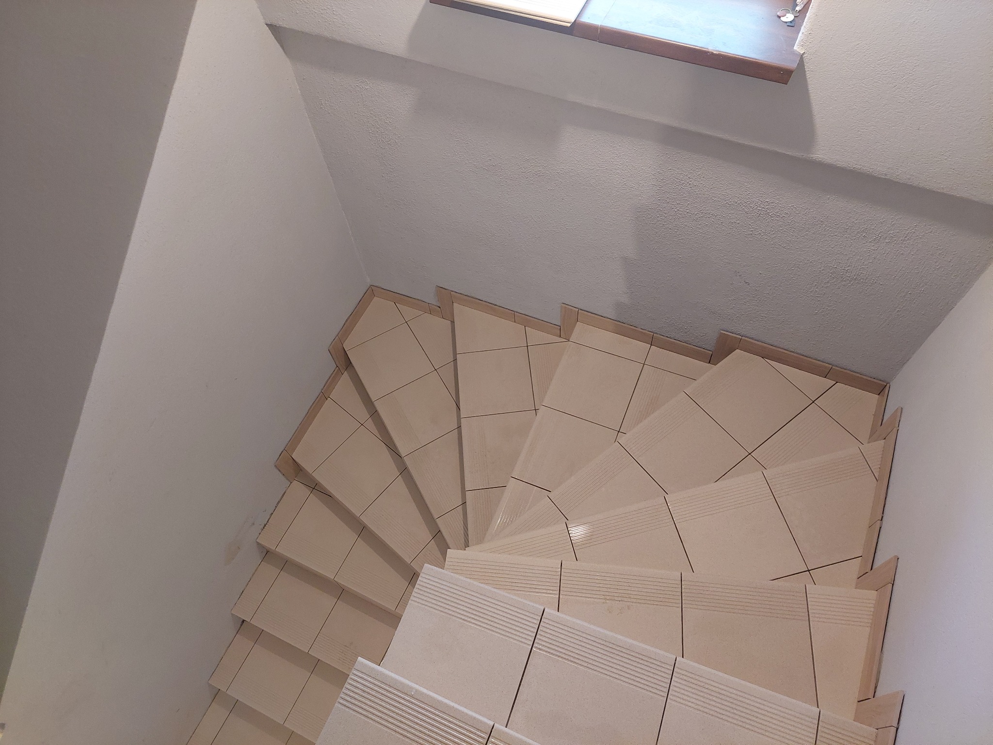 Schody do piwnicy w domu jednorodzinnym