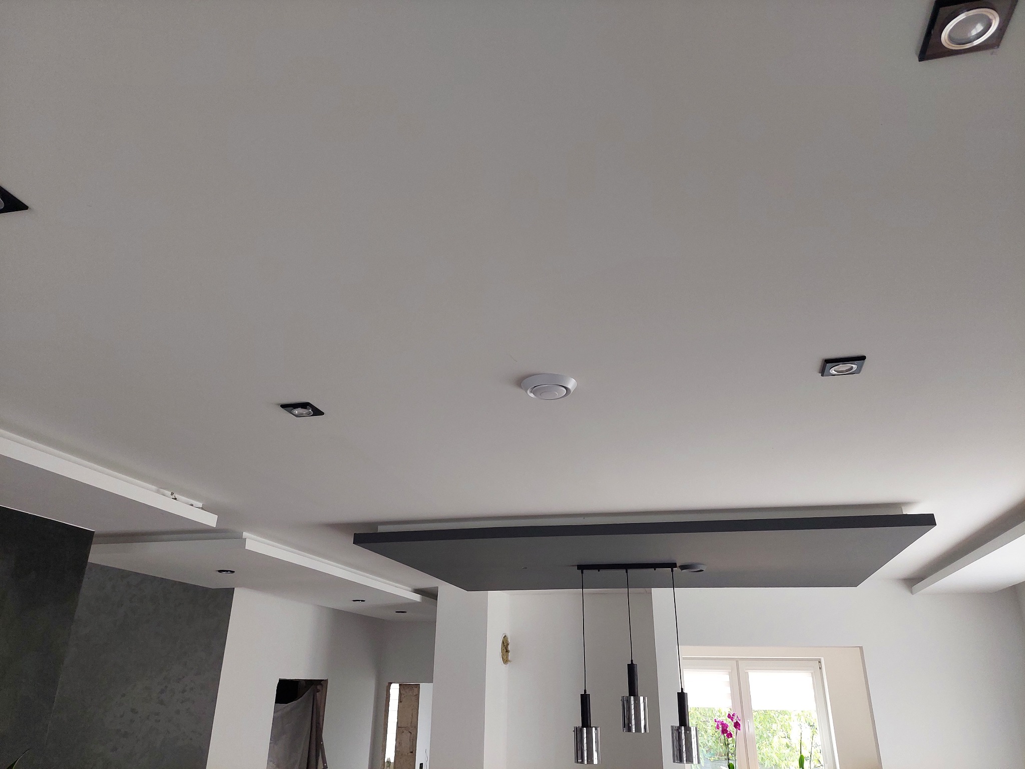 Sufit w salonie, aranżacja własna