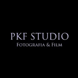 Logo firmy PKF Studio oferującej usługi fotograficzne i filmowe, na czarnym tle.