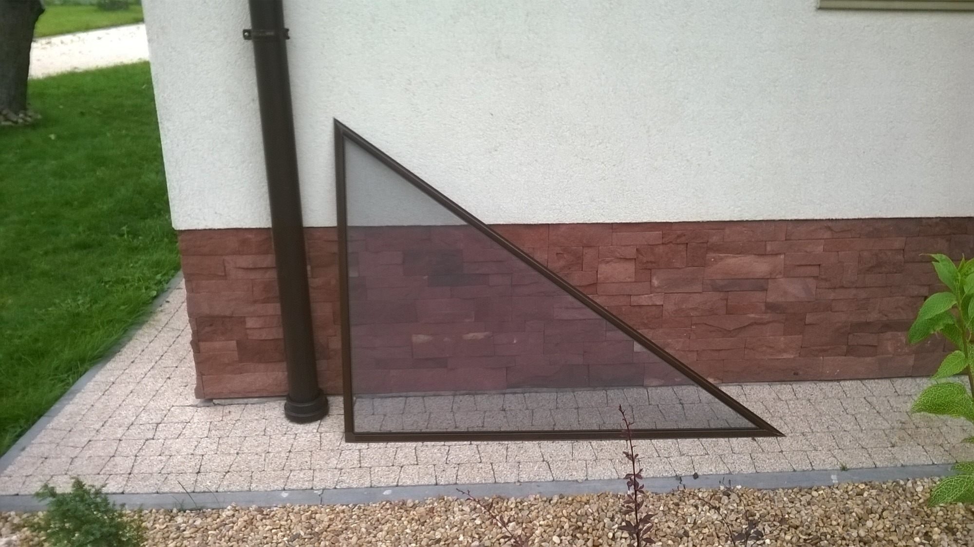 Moskitiery okienne, moskitiery drzwiowe, nietypowe kształty