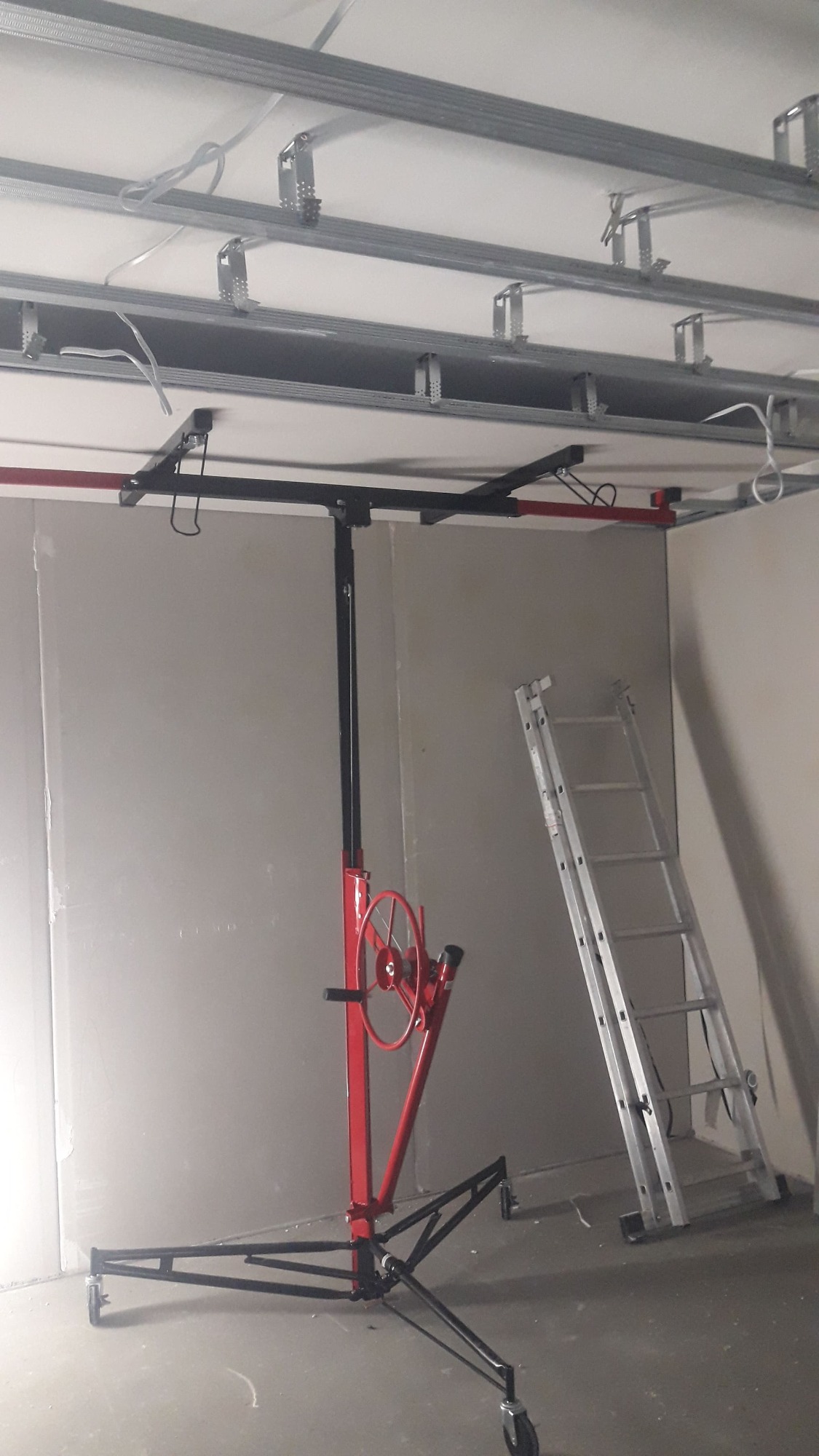 Sufit Podwieszany z płyt G-K