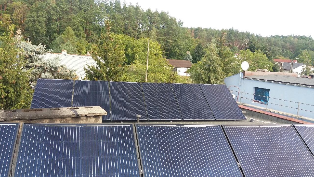 Montaż na dachu betonowym dwuspadowym z zacienieniem