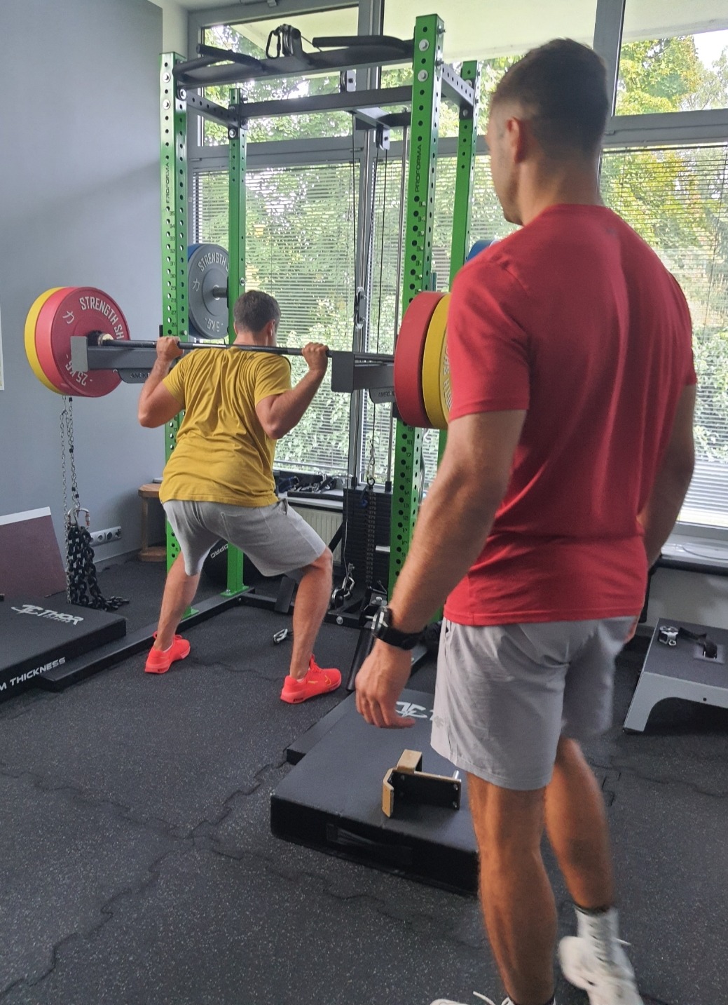 Treningi personalnego w bardzo przyjaznej atmosferze podojrzajac za nowoczesnym podejściem do treningu.