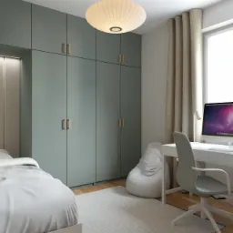 Pokój młodzieżowy z dużym, zielonym szafą w zabudowie, biurkiem z komputerem, pufą w kształcie worka i okrągłą lampą sufitową.