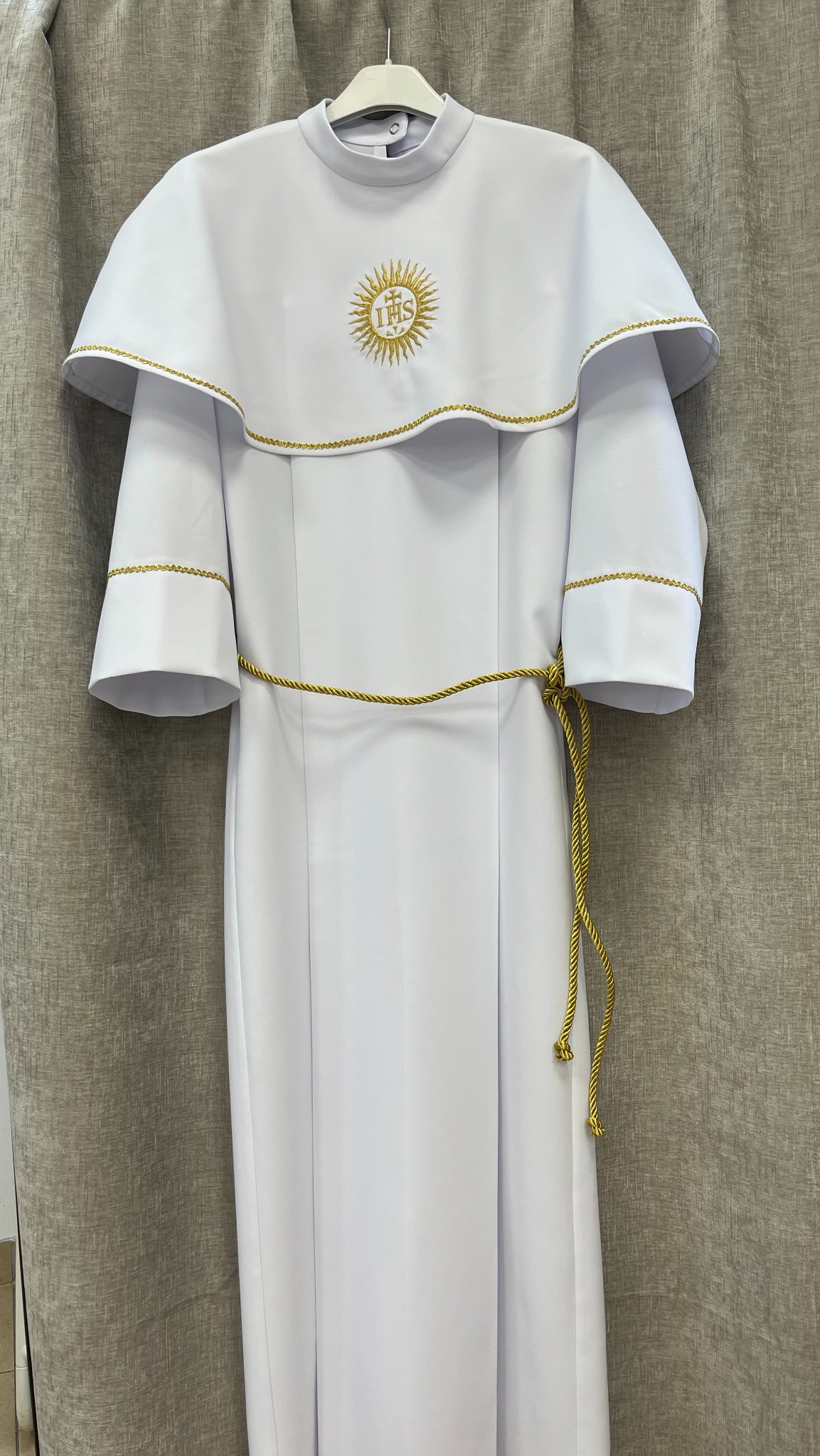 Oferujemy profesjonalne szycie ALB liturgicznych