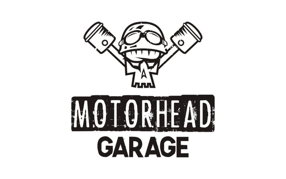 Czarno-białe logo 'Motorhead Garage' z motywem czaszki z goglami i tłokami, prezentowane przez firmę z Wrocławia.