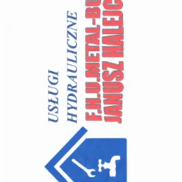 Logo firmy hydraulicznej: niebieski symbol domu z kluczem i kranem, obok napis 'Usługi Hydrauliczne' i nazwa firmy 'F.H.U. METAL-BUD JANUSZ HALEJCIO' w czerwonym kolorze.