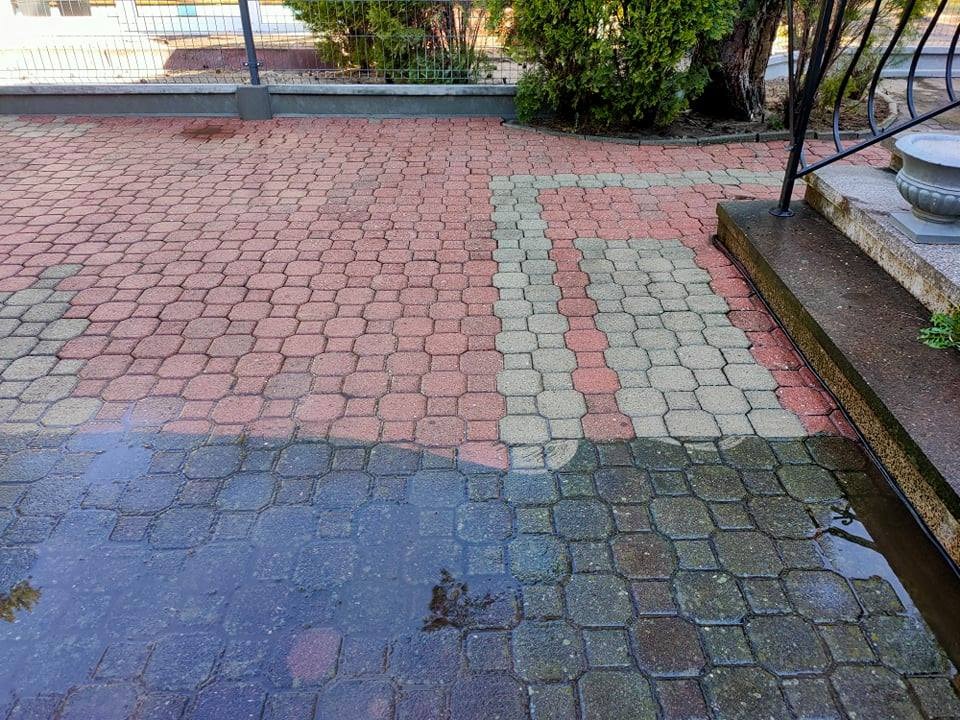 Mycie kostki brukowej różnica w kolorach widoczna na zdjęciach powala