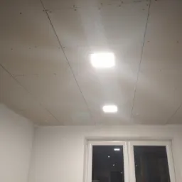 Gotowy sufit do natrysku masy szpachlowej