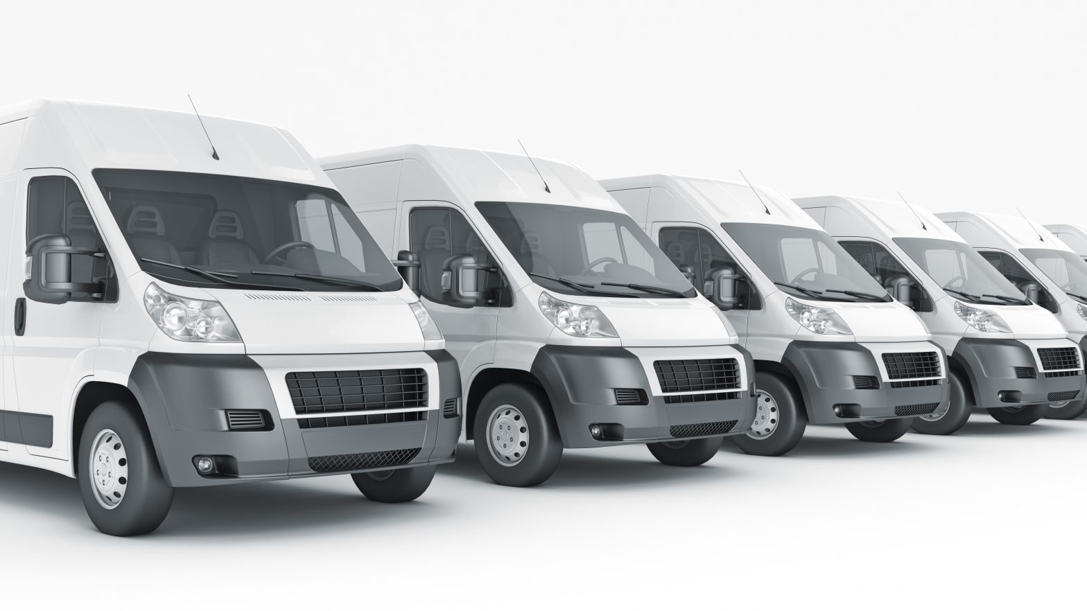 Flota identycznych, białych samochodów dostawczych ustawionych w rzędzie, z widocznymi detalami karoserii i opon, na jasnym, jednolitym tle.