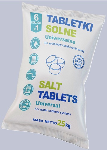 Worek 25 kg z tabletkami solnymi do systemów zmiękczania wody, z widocznymi ikonami korzyści i informacją o czystości NaCl 99,7%.
