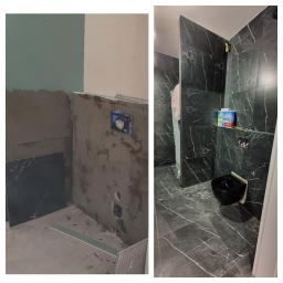 An-Bud - Łazienka w trakcie prac: po lewej surowa ściana z zaznaczonym miejscem na instalację, po prawej wykończona marmurowymi płytkami z wiszącą toaletą i papierem toaletowym.