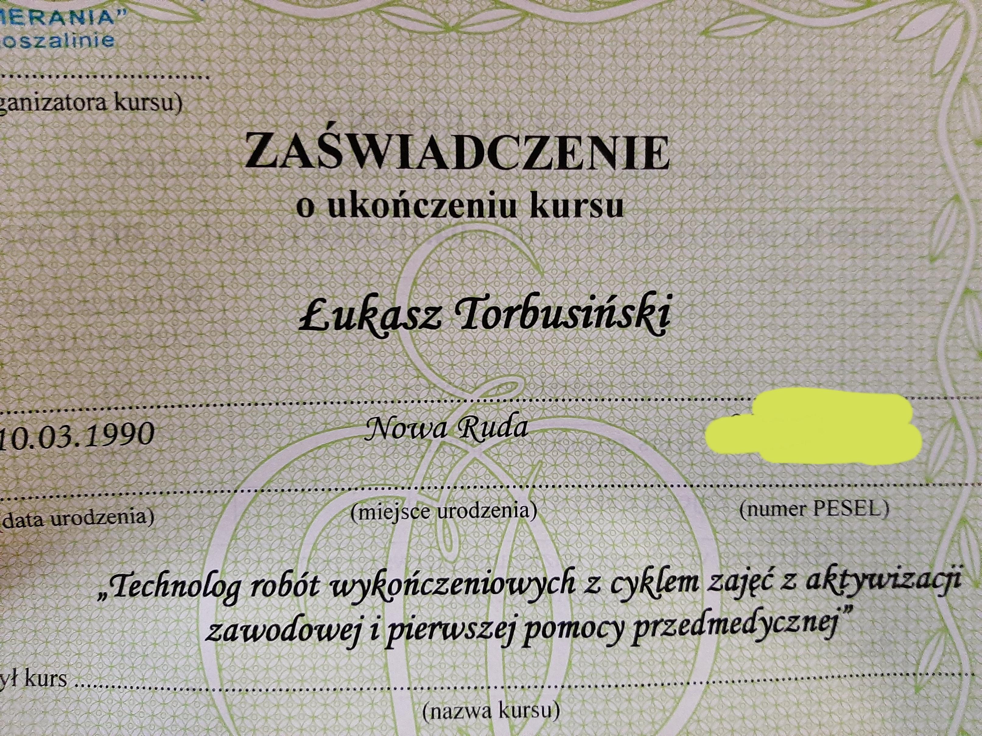 Skan zaświadczenia o ukończeniu kursu 'Technolog robót wykończeniowych z cyklem zajęć z aktywizacji zawodowej i pierwszej pomocy przedmedycznej' wydanego dla Łukasza Torbusińskiego, urodzonego...