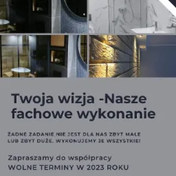 Kolaż zdjęć łazienek z logo firmy LUXPRO-REMONTY i hasłem reklamowym 'Twoja wizja - Nasze fachowe wykonanie', informacją o wolnych terminach w 2023 roku.