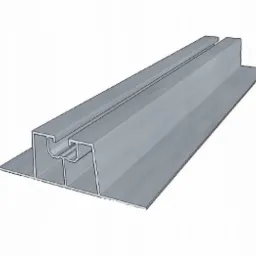 Szary, aluminiowy profil montażowy do paneli słonecznych, widok z perspektywy, pokazujący przekrój i rowki montażowe.