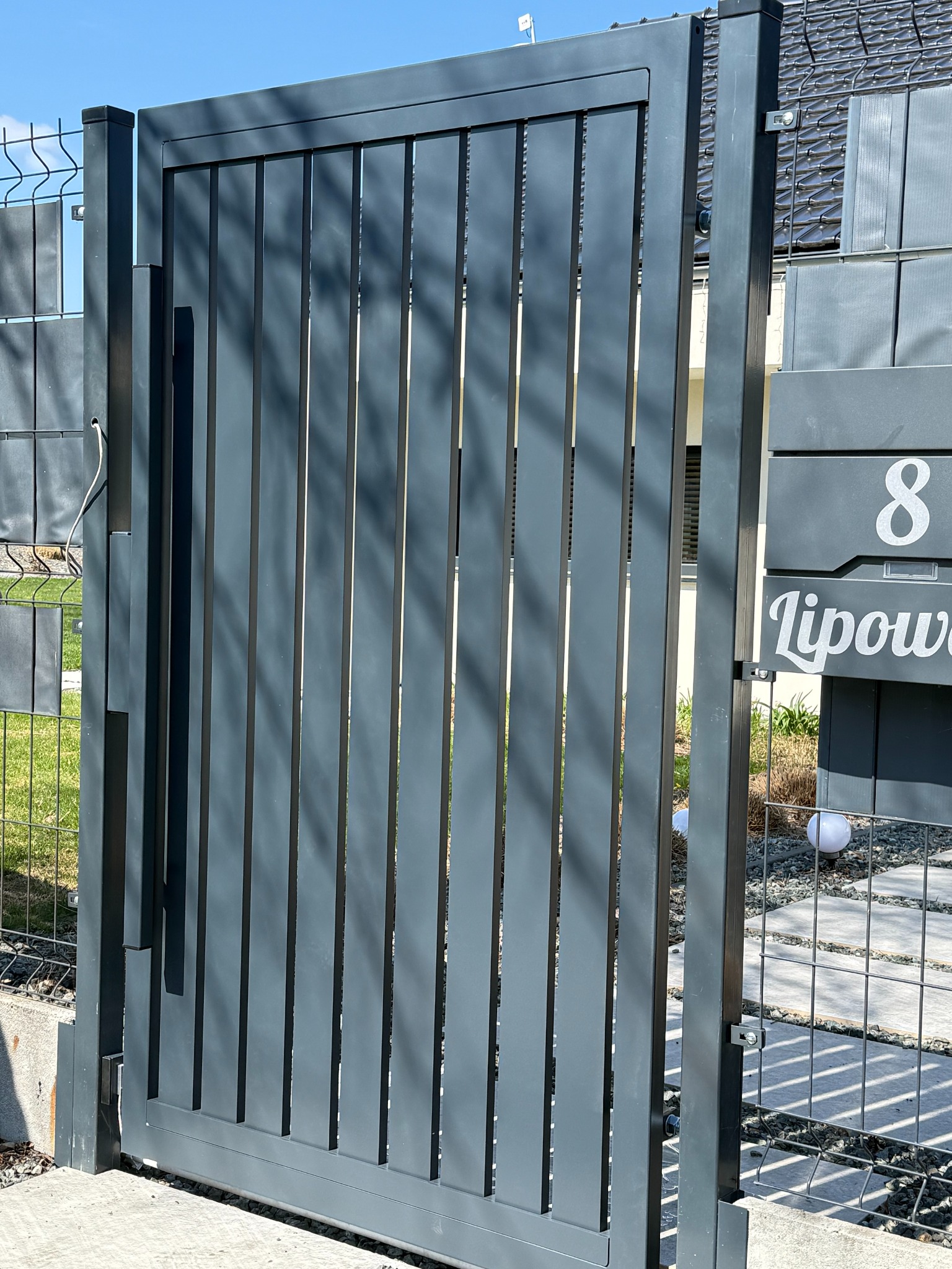 Furtka profile poziome 80x20 Aluminium Rama stalowa ocynk 60x40 Wszystko malowane proszkowo