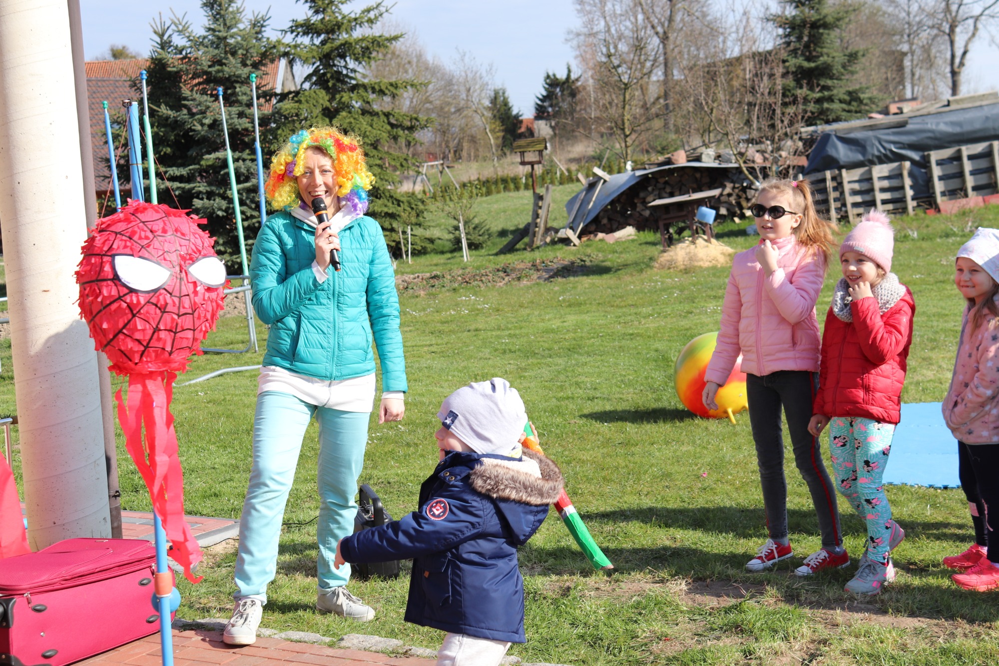 Rozbijanie piniaty-niespodzianki