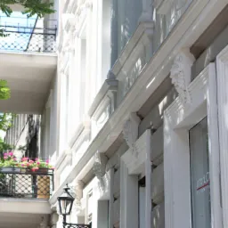 Elewacja zabytkowej kamienicy