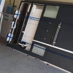 Montaż konstrukcji aluminowych