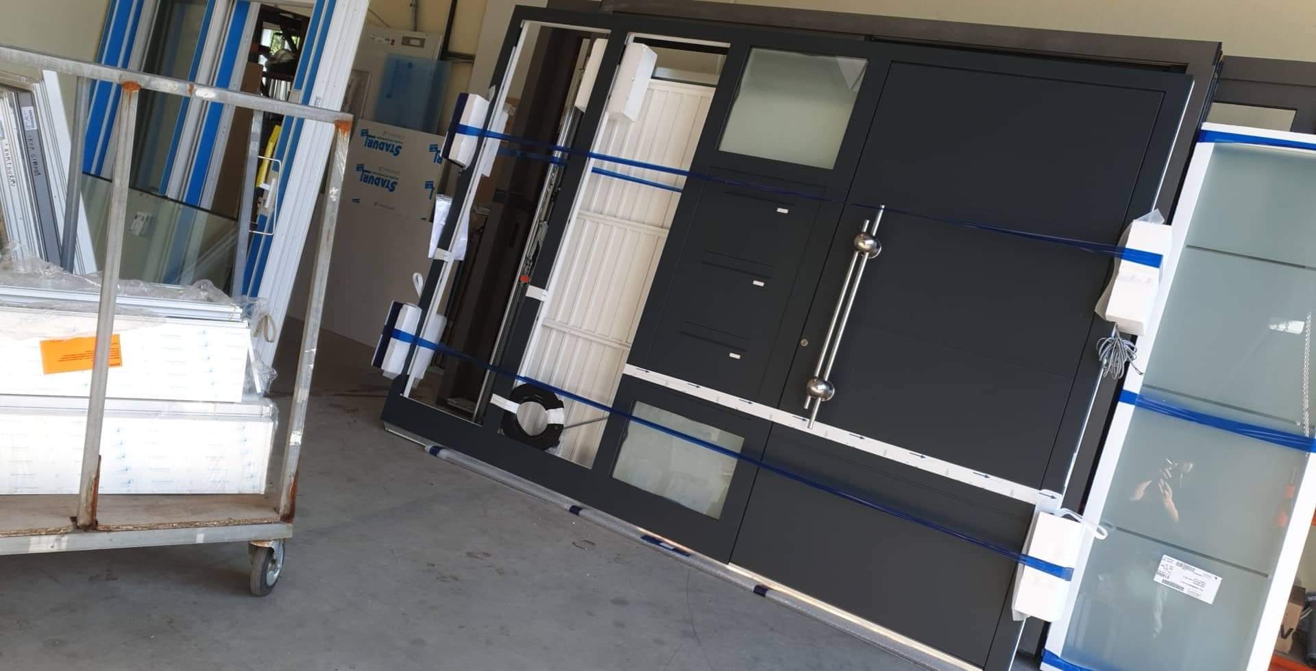 Montaż konstrukcji aluminowych