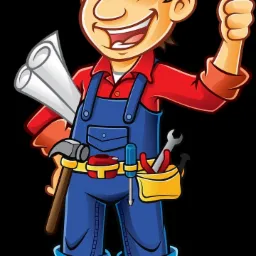 Karykatura uśmiechniętego budowlańca w kasku, kombinezonie i z narzędziami, trzymającego zwój planów i unoszącego kciuk w górę.