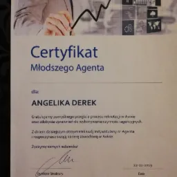 Certyfikat Młodszego Agenta dla Angeliki Derek z Aviva, z wykresem wzrostu i podpisami dyrektora struktury oraz kierownika grupy, datowany na 22-11-2019.