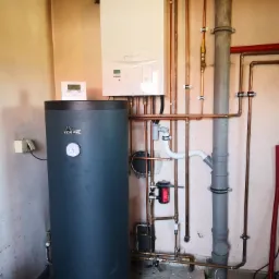 Kotłownia po zmianie - Kocioł Vaillant 1f z zasobnikiem